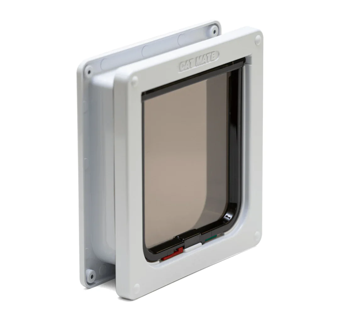 Cat Mate 4 Way Locking Cat Door with Liner [Suits Timber doors only], average size - Image 4