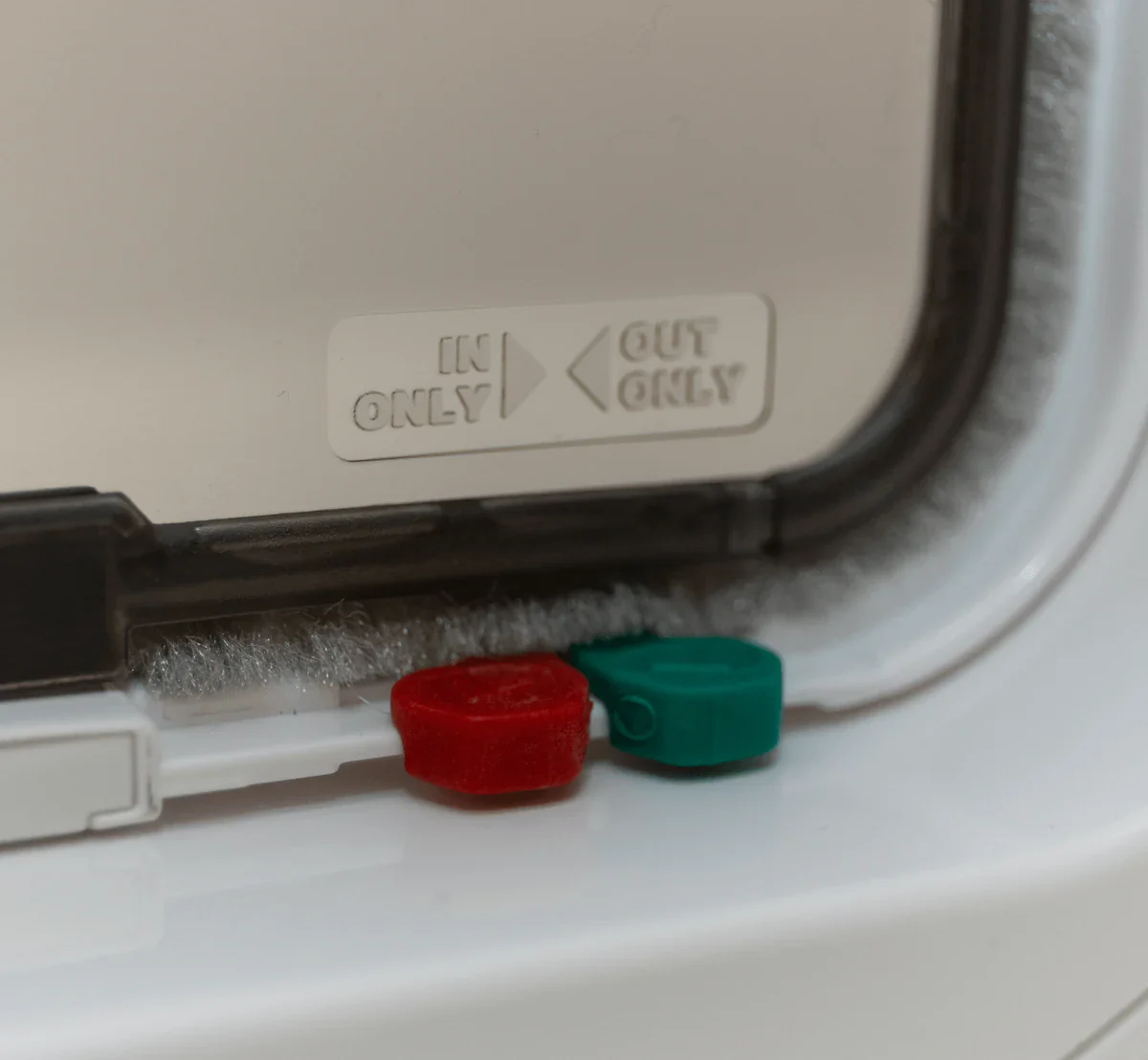 Dog Mate 4 Way Locking Dog Door [Small] - Image 3